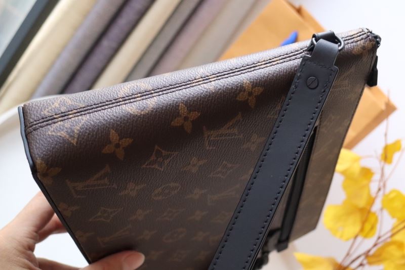 Louis Vuitton Clutch Bags